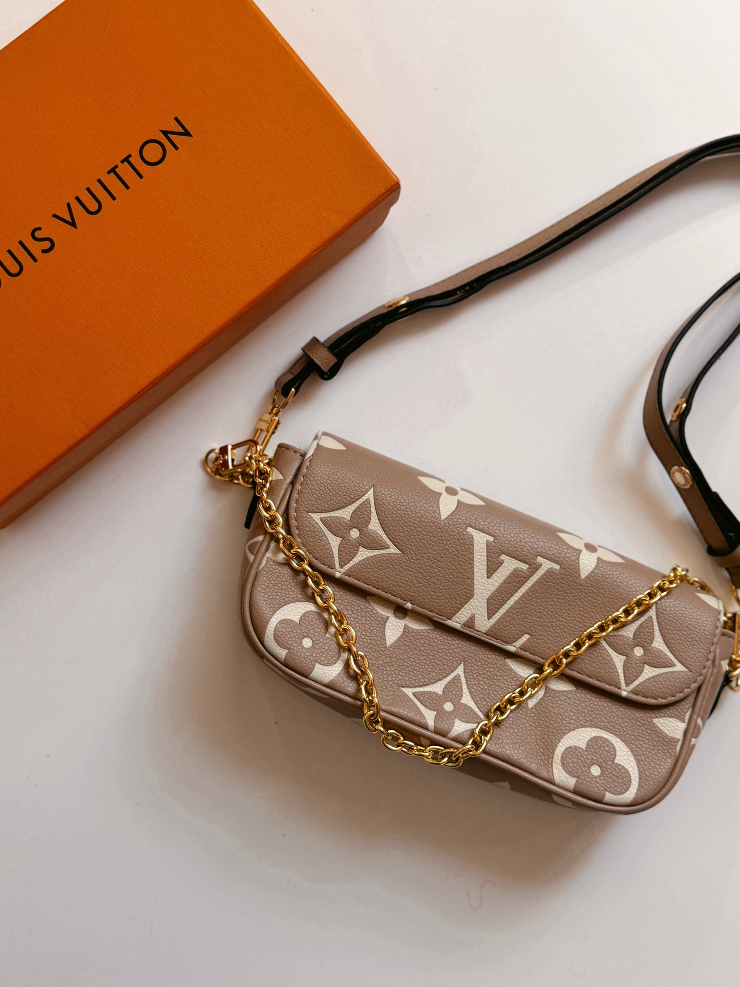 Cartera Louis Vuitton 100% cuero