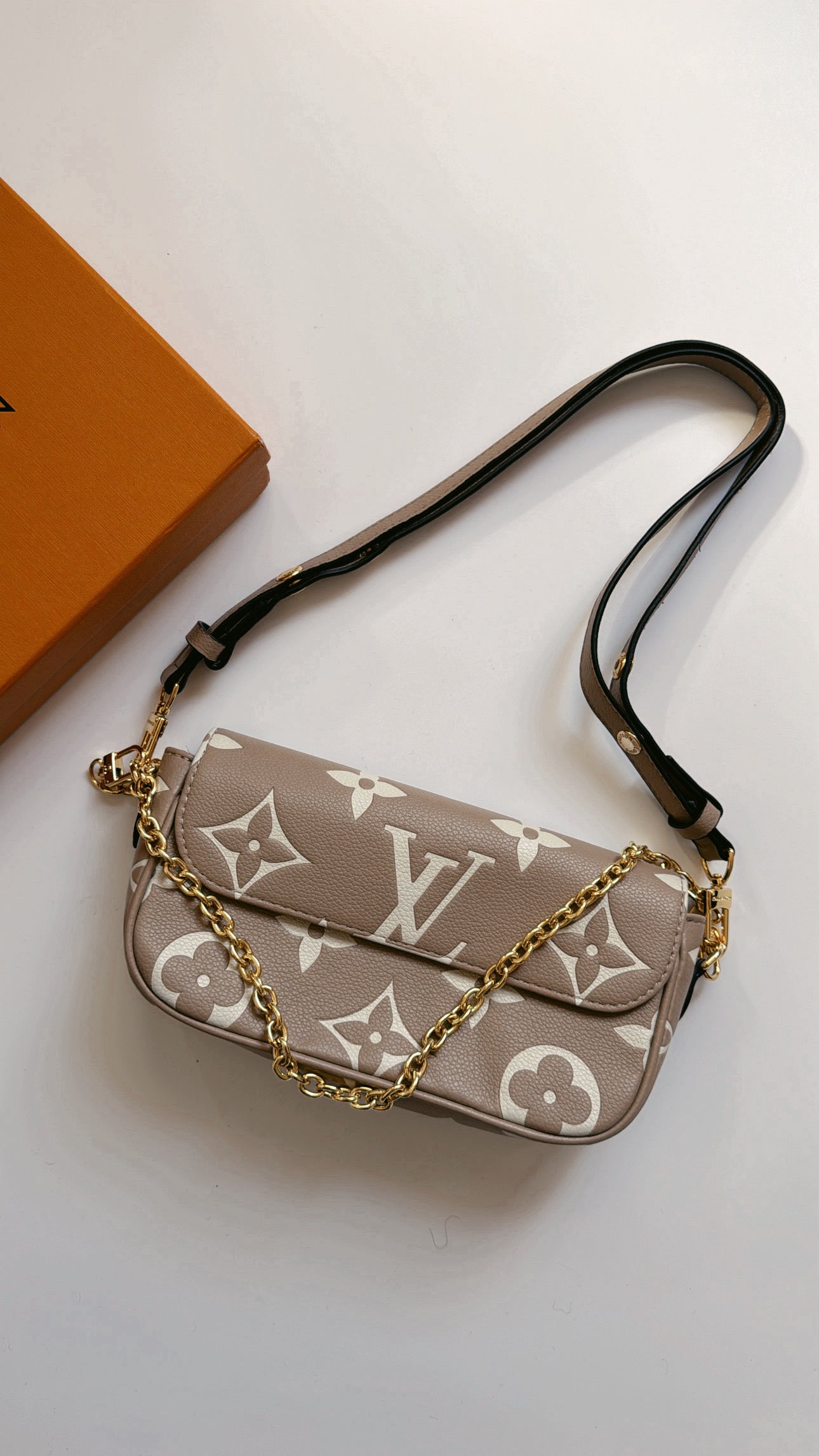 Cartera Louis Vuitton 100% cuero