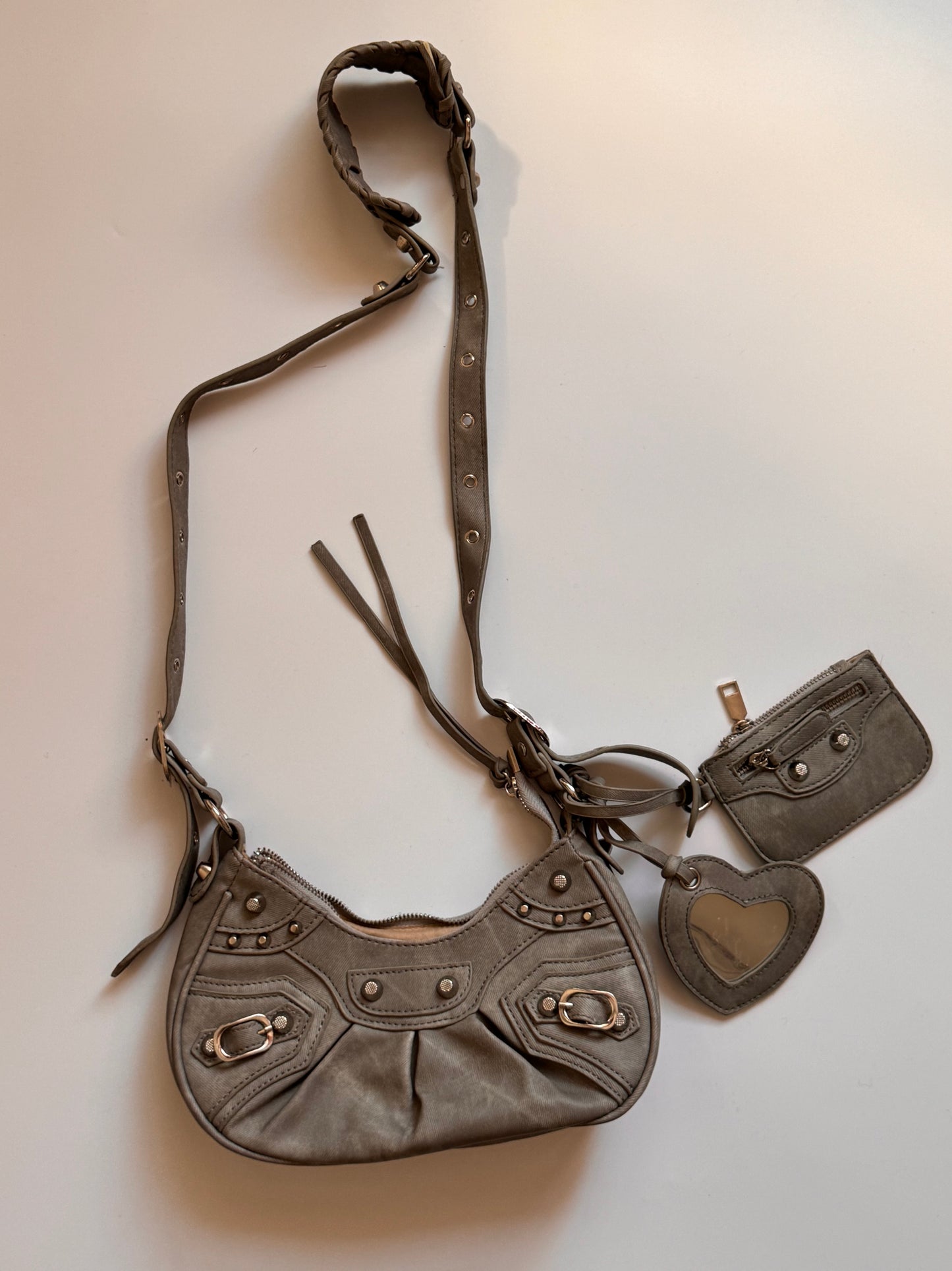 Cartera dupe Balenciaga